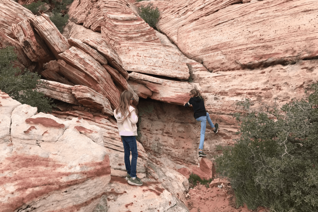 2 girls hiking